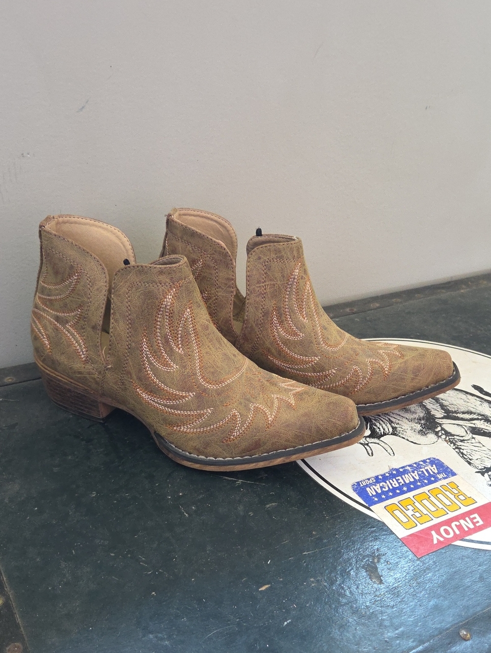 Woman's Roper Booties - Picture 3 of 5